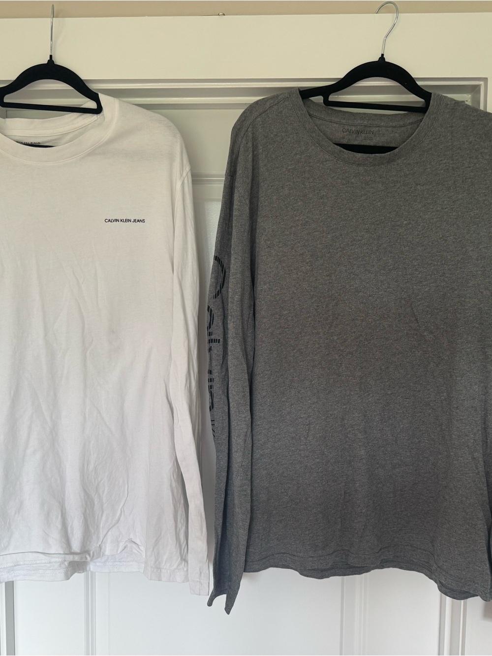 Calvin Klein Lot of 2 Long Sleeve Gray White Crewneck Tee Mens Large